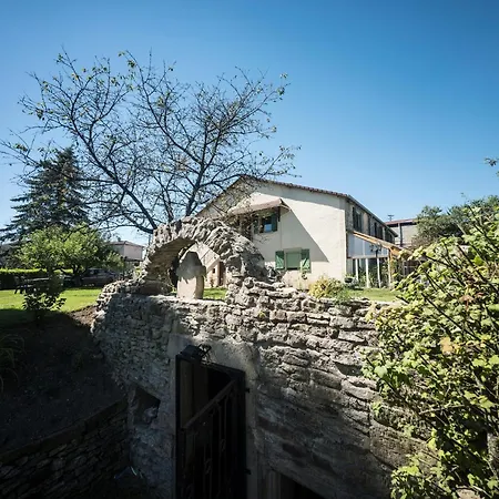 In Darney With Meadow Views, Cleaning Included Apartment *