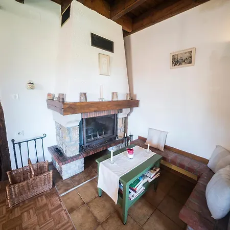 In Darney With Meadow Views, Cleaning Included * Dombasle-devant-Darney