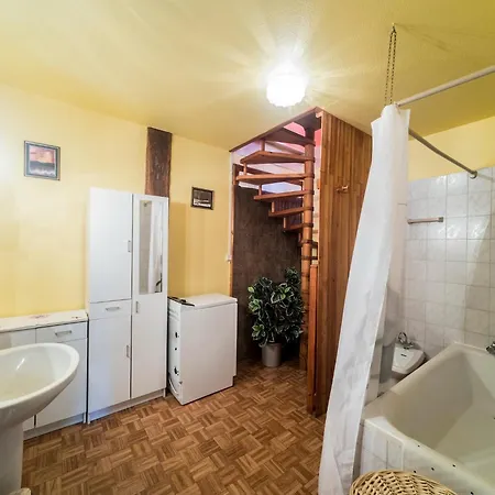 아파트 Charming Flat With Barbecue, Cleaning Included
